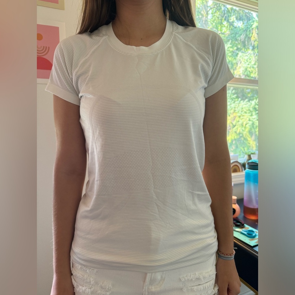 Lululemon white swiftly tech short sleeve size 6